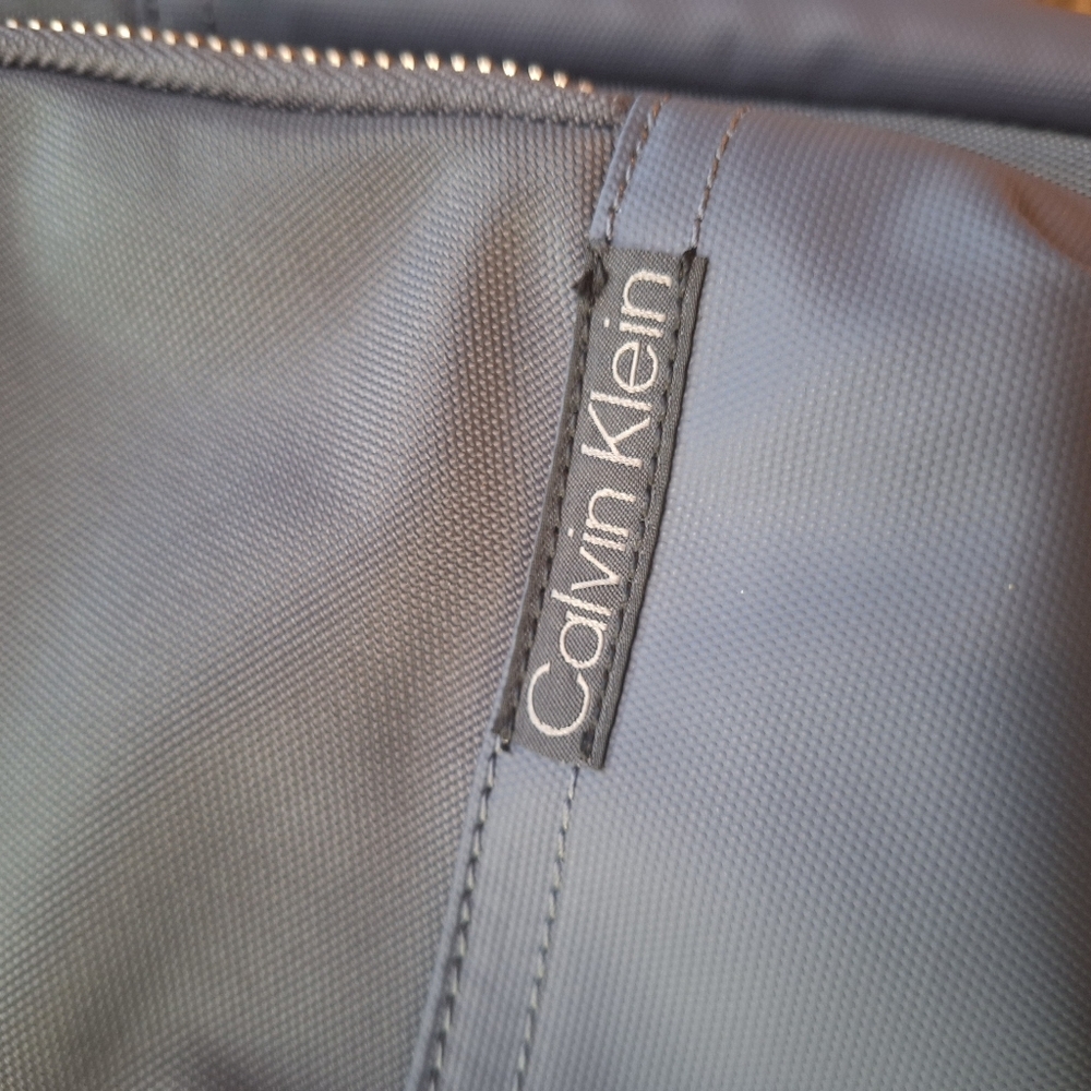 Calvin Klein - Picture 2 of 5